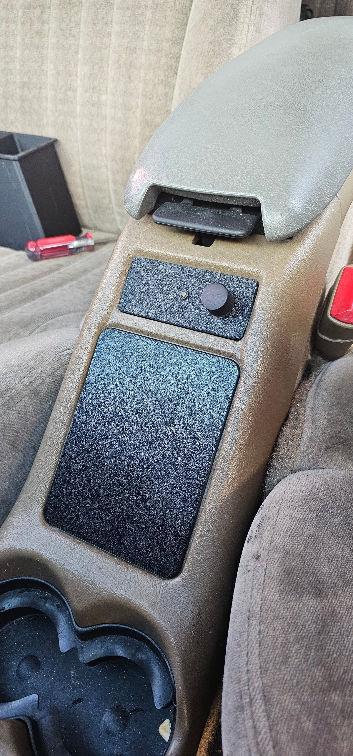 2nd Gen Chevrolet S10 Blazer & GMC Jimmy - Flat Panel Console CD Holder Delete (1994-2004)